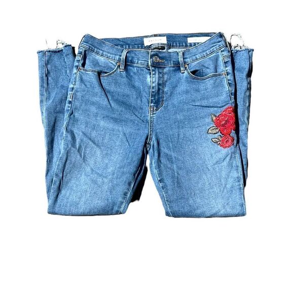 PAC SUN Light Wash Skinny Jeans W/ Rose Embroidery Size 28 - Picture 1 of 8